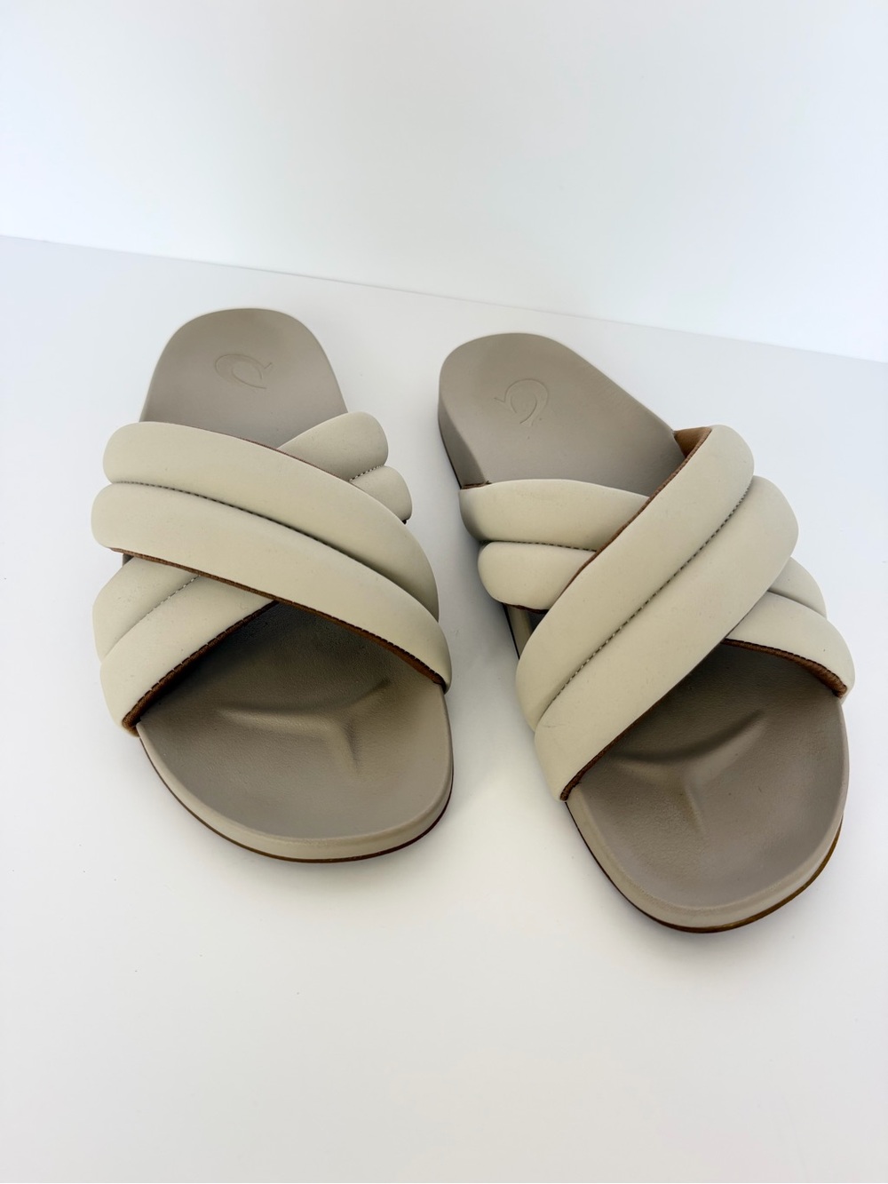 Olukai Hila Women's Puffy Slide Sandals in color Cloudy - EU 37 US 7